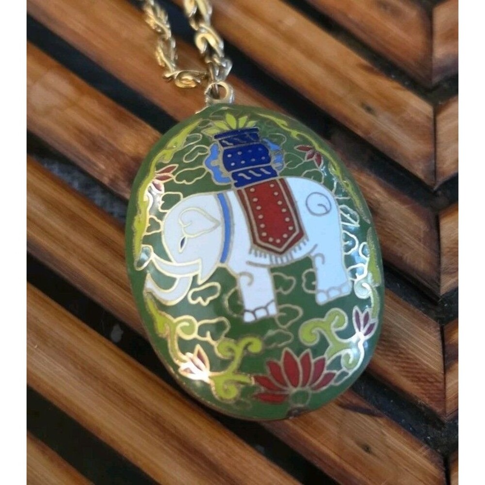 VINTAGE 2” Oval Cloisonné Elephant Necklace Pendant White/Blue/Red/Green Enamel
